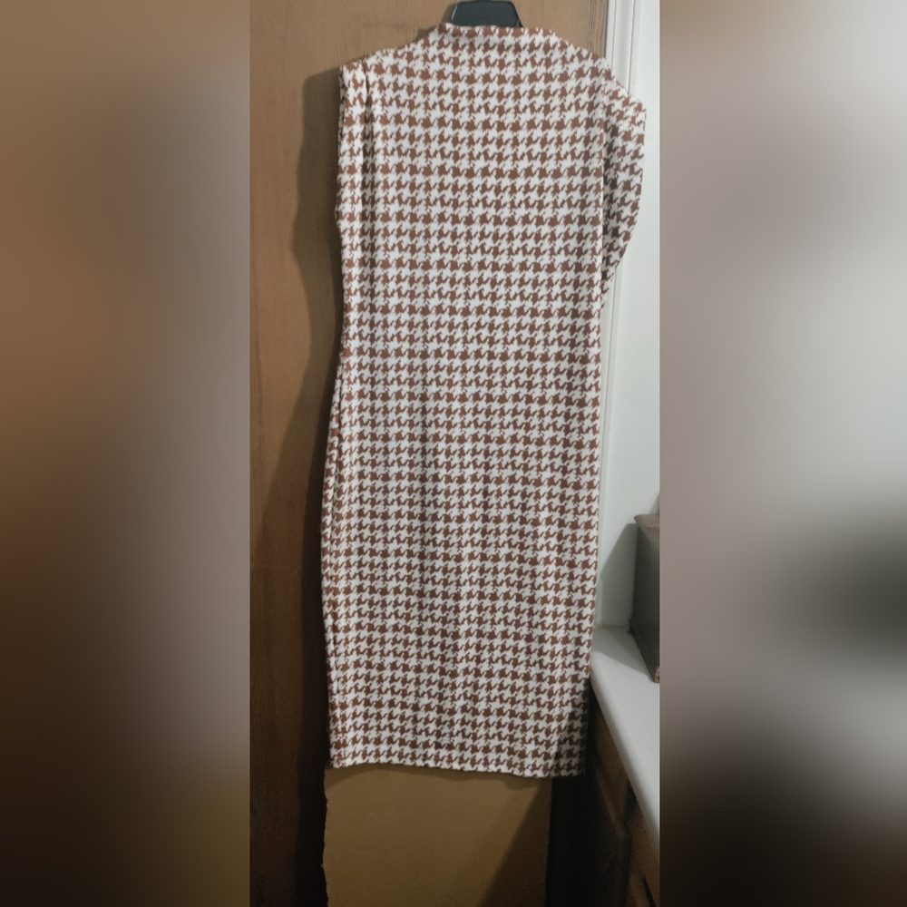 SHEIN Brown and White Houndstooth Midi Dress